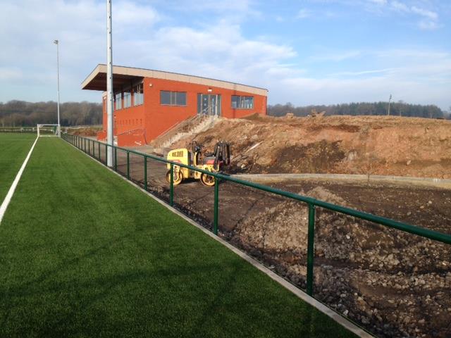 Aanleg kunstgras voetbalveld - Sportinfrabouw NV