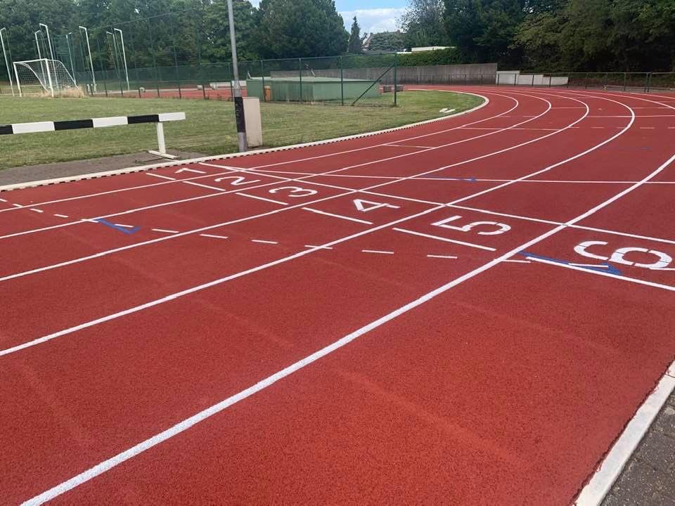 Rénovation revêtement synthétique d'un piste d'athlétisme - Sportinfrabouw NV