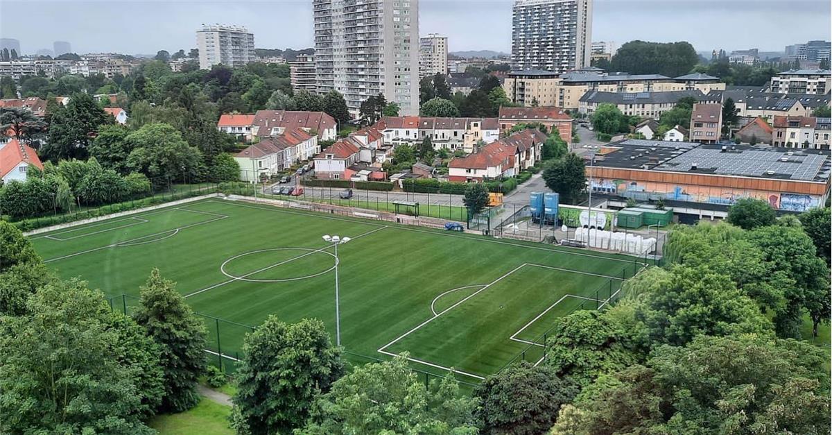 Rénovation terrain de football synthétique - Sportinfrabouw NV