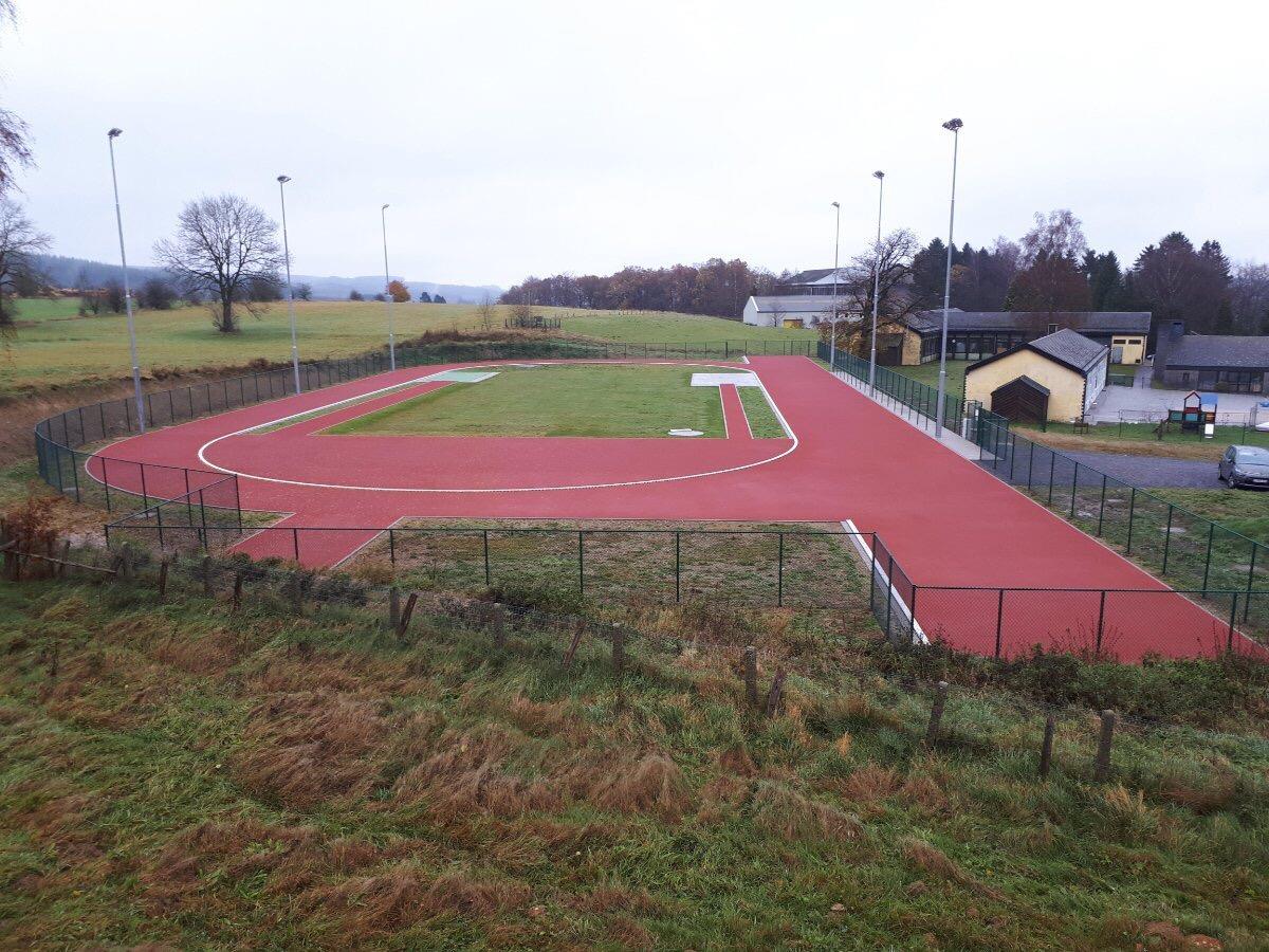 Renovatie kunststof atletiekpiste in PU - Sportinfrabouw NV