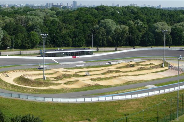 Aanleg wielerpiste, BMX en skeelerterrein - Sportinfrabouw NV