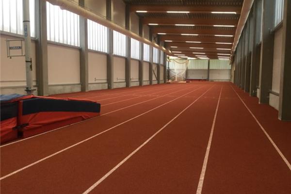 Aanleg kunststof atletiekpiste in PU indoor, tennisveld en multisport in EDPM/PU - Sportinfrabouw NV