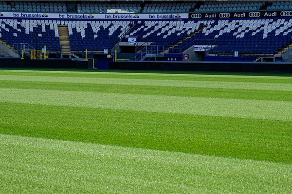 Aanleg stadionveld in hybride gras Grassmaster met veldverwarming - Sportinfrabouw NV