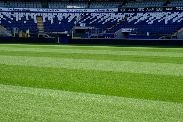 Aménagement terrain du stade en gazon hybride Grassmaster avec chauffage - Sportinfrabouw NV