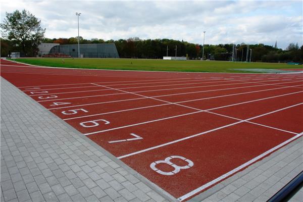 Aanleg kunststof atletiekpiste en omgevingswerken - Sportinfrabouw NV