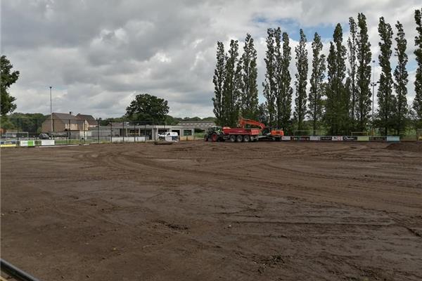 Aanleg kunstgras voetbalveld - Sportinfrabouw NV