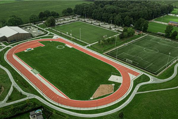 Aanleg sportpark met atletiekpiste, 2 natuurgras voetbalvelden, parkzone, diverse verhardingen en skateterrein - Sportinfrabouw NV