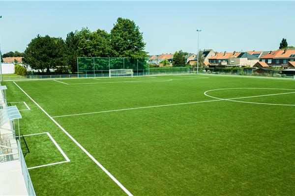 Aanleg kunstgras voetbalveld - Sportinfrabouw NV