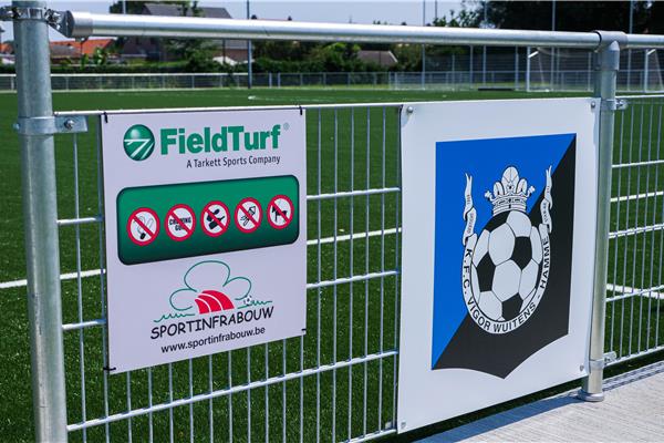 Aanleg kunstgras voetbalveld - Sportinfrabouw NV