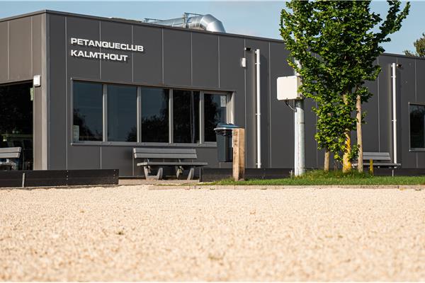 Aanleg sportpark met kunststof atletiekpiste in vol PU, 4 voetbalvelden, beachvolleybal, Finse piste en speeltuin - Sportinfrabouw NV