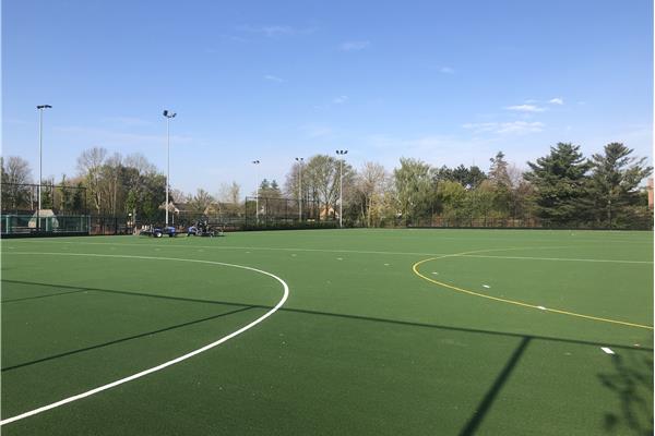 Aménagement terrain de hockey en gazon synthétique et mini pitch - Sportinfrabouw NV