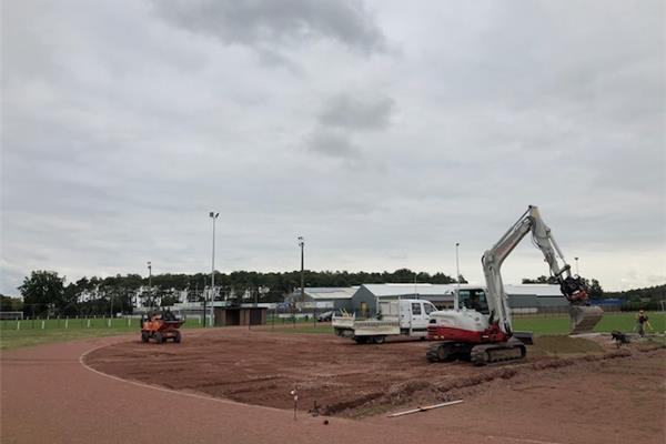 Aanleg hoogspringsegment en sprintstrook in kunststof AV Meeuwen-Gruitrode - Sportinfrabouw NV