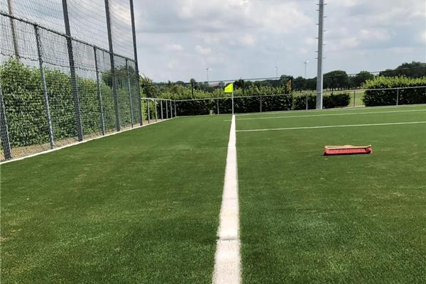 Aanleg kunstgras voetbalveld - Sportinfrabouw NV