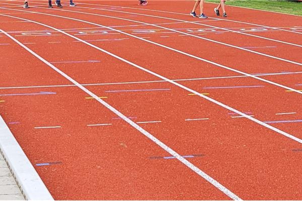 Vernieuwing atletiekpiste - Sportinfrabouw NV