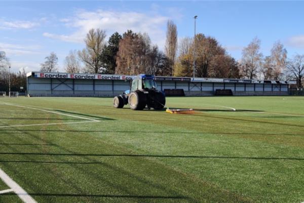 Vervanging kunstgrasmat voetbalveld F (aanleg door Sportinfrabouw in 2005) - Sportinfrabouw NV