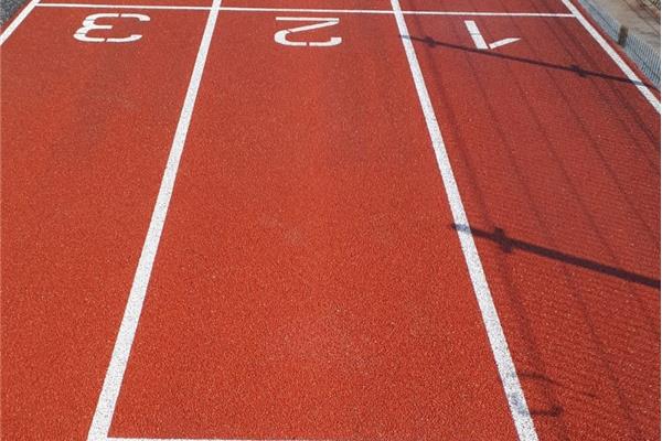 Aanleg hoogspringsegment en sprintstrook in kunststof AV Meeuwen-Gruitrode - Sportinfrabouw NV