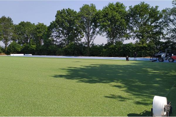 Aanleg kunstgras voetbalveld - Sportinfrabouw NV